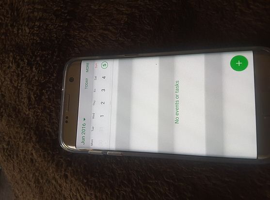 Màn hình điện thoại Samsung S7 Edge bị sọc ngang
