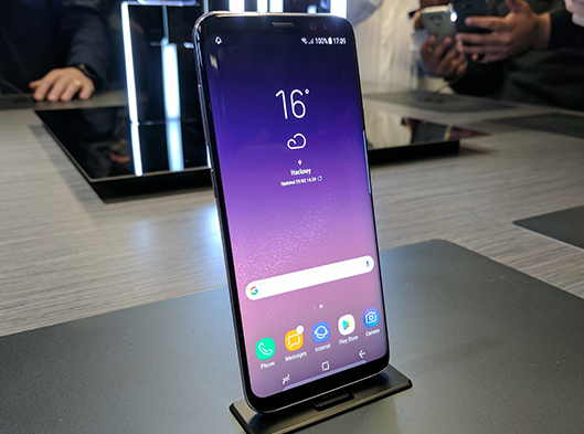lam gi khi mat kinh samsung s9 plus bi vo