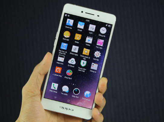 loi oppo r7s be mat kinh