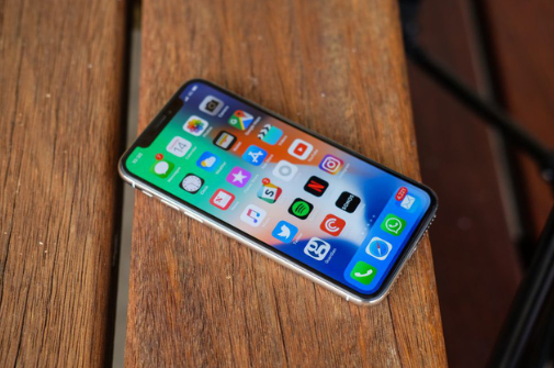 iphone x bi vo mat kinh sau