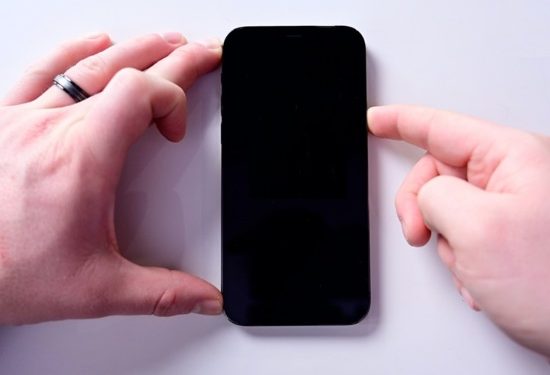 Điện thoại iPhone 13 bị sập nguồn đột ngột, phải làm sao?