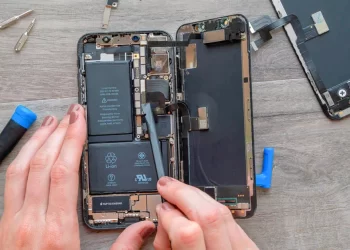 Thay pin iphone 11 tại FASTCARE